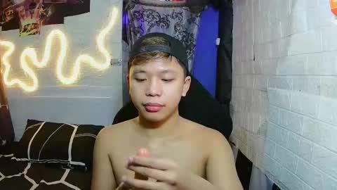 Snapshot of edrianburca052 chatting on 11-12-25, 05:57 urasian chub online show from 11-12-25, 05:57