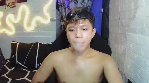 Snapshot of edrianburca052 chatting on 11-13-25, 07:46 urasian chub online show from 11-13-25, 07:46