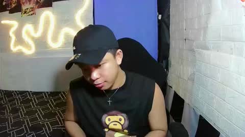 Snapshot of edrianburca052 chatting on 11-28-25, 04:26 urasian chub online show from 11-28-25, 04:26