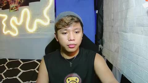 Snapshot of edrianburca052 chatting on 12-13-25, 08:25 urasian chub online show from 12-13-25, 08:25