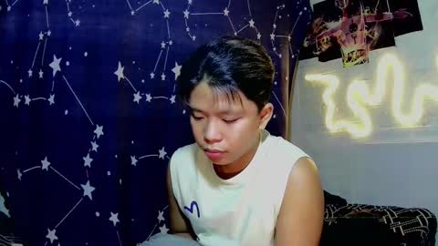 Snapshot of edrianburca052 chatting on 01-05-26, 05:27 urasian chub online show from 01-05-26, 05:27