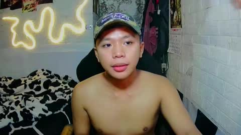 Snapshot of edrianburca052 chatting on 01-19-26, 10:41 urasian chub online show from 01-19-26, 10:41