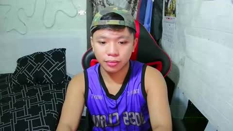 Snapshot of edrianburca052 chatting on 03-09-26, 01:42 urasian chub online show from 03-09-26, 01:42