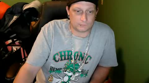 Snapshot of edwardaims_2please chatting on 06-12-26, 03:05 edwardaims_2please online show from 06-12-26, 03:05