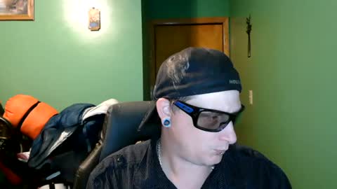 Snapshot of edwardaims_2please chatting on 06-21-26, 02:58 edwardaims_2please online show from 06-21-26, 02:58