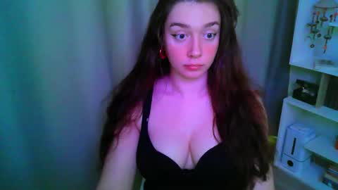 Snapshot of effie_balconii chatting on 10-06-25, 12:24 effie_balconii online show from 10-06-25, 12:24