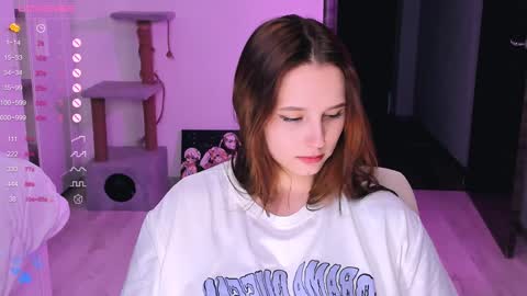Snapshot of effie_lee chatting on 01-31-25, 01:43 Effie online show from 01-31-25, 01:43