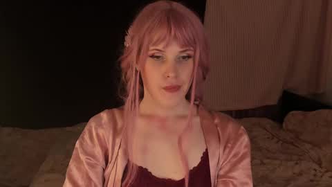 Effie Mur online show from 12-17-24, 06:42