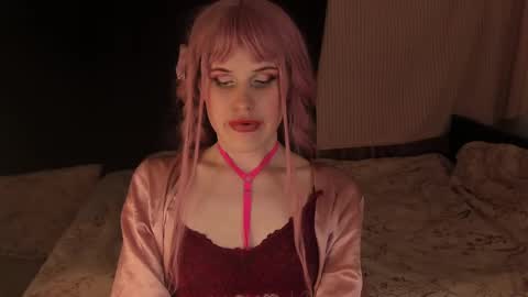 Effie Mur online show from 12-18-24, 11:19