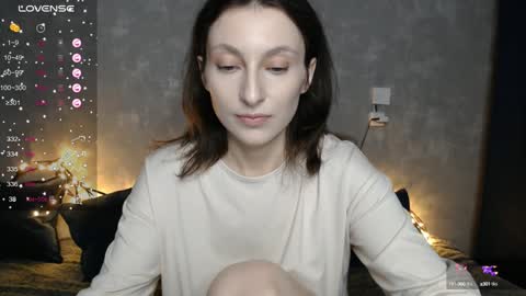 Snapshot of effy_gray chatting on 01-28-25, 11:07 Anna online show from 01-28-25, 11:07