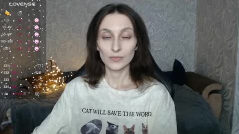 Snapshot of effy_gray chatting on 10-04-25, 12:30 Anna online show from 10-04-25, 12:30