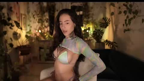 Snapshot of effylowell_ chatting on 06-23-26, 01:47 Effy online show from 06-23-26, 01:47