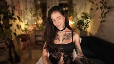 Snapshot of effylowell_ chatting on 07-14-26, 02:05 Effy online show from 07-14-26, 02:05