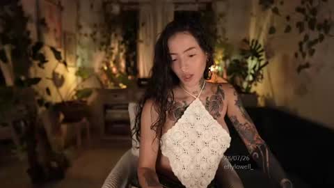 Snapshot of effylowell_ chatting on 07-29-26, 01:26 Effy online show from 07-29-26, 01:26
