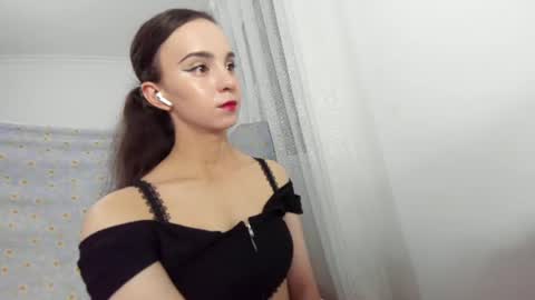 Snapshot of ehotlovea chatting on 06-24-26, 11:04 Erik and Alice online show from 06-24-26, 11:04