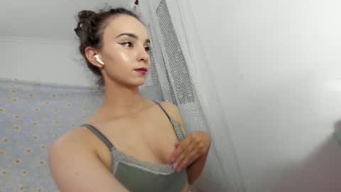 Snapshot of ehotlovea chatting on 07-14-26, 01:19 Erik and Alice online show from 07-14-26, 01:19