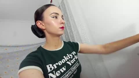 Snapshot of ehotlovea chatting on 07-18-26, 03:00 Erik and Alice online show from 07-18-26, 03:00