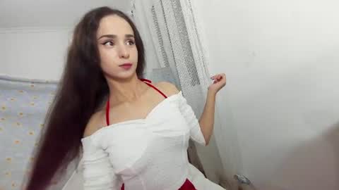 Snapshot of ehotlovea chatting on 07-26-26, 03:25 Erik and Alice online show from 07-26-26, 03:25