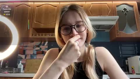 Snapshot of eileencrowday chatting on 04-14-26, 03:01 eileencrowday online show from 04-14-26, 03:01