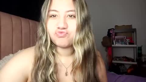 Snapshot of eimy_collin chatting on 09-19-25, 12:12 EIMY MODEL INDEPENDENT online show from 09-19-25, 12:12