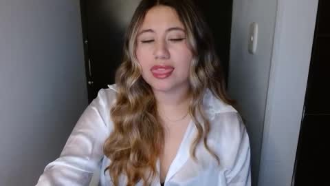 EIMY   MODEL INDEPENDENT online show from 04-24-26, 05:43