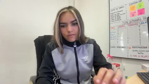 eimy_rosse18 online show from 05-19-26, 02:23