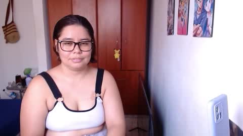 eimy_saenzz online show from 02-10-26, 06:01