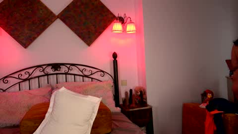 Elena online show from 02-17-25, 12:16