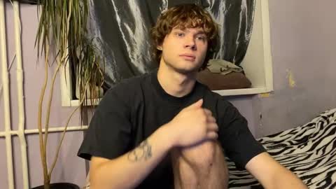 Snapshot of eitanhere chatting on 11-06-25, 03:02 Eitan online show from 11-06-25, 03:02