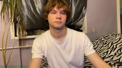 Snapshot of eitanhere chatting on 11-07-25, 05:24 Eitan online show from 11-07-25, 05:24