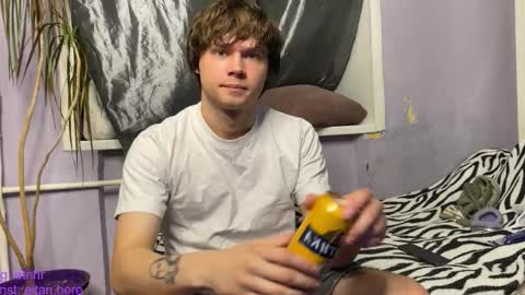 Snapshot of eitanhere chatting on 11-16-25, 06:24 Eitan online show from 11-16-25, 06:24