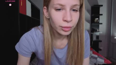 Snapshot of el1s_evans chatting on 05-25-26, 08:09 please read my bio there is information about private shows and about my personality online show from 05-25-26, 08:09