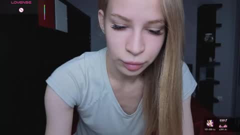 Snapshot of el1s_evans chatting on 05-31-26, 08:10 please read my bio there is information about private shows and about my personality online show from 05-31-26, 08:10