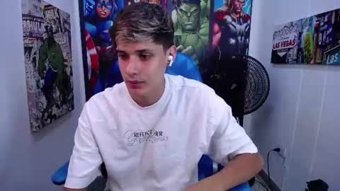 Snapshot of el_flaquito_1 chatting on 06-27-26, 04:17 J A K E online show from 06-27-26, 04:17