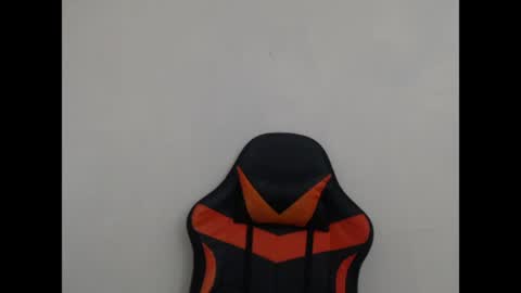 Snapshot of el_menor chatting on 04-30-26, 08:31 Instagram BelowAbajo online show from 04-30-26, 08:31