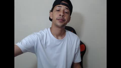 Snapshot of el_menor chatting on 05-06-26, 02:08 Instagram BelowAbajo online show from 05-06-26, 02:08