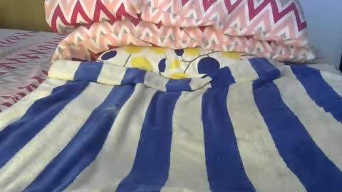 Snapshot of el_petite chatting on 03-08-25, 01:03 petite online show from 03-08-25, 01:03