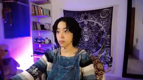 Ela  Help me reach 100 thumbs up online show from 03-16-26, 12:17