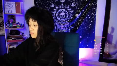 Ela  Help me reach 100 thumbs up online show from 06-07-26, 07:34