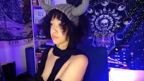Ela  Help me reach 100 thumbs up online show from 06-09-26, 05:08