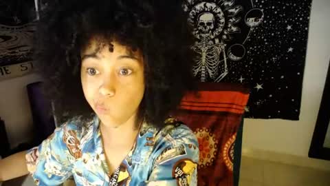 Ela  Help me reach 100 thumbs up online show from 06-15-26, 02:25