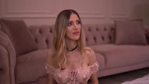 Ella online show from 11-06-25, 05:41