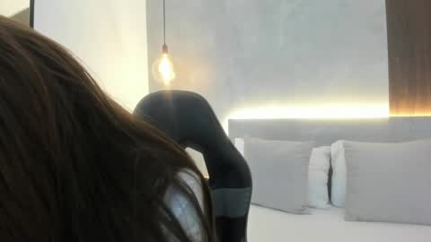 E L A I A online show from 04-14-26, 07:20