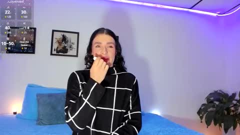 Snapshot of elaia_franc chatting on 12-22-25, 12:51 Elaia franco online show from 12-22-25, 12:51