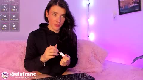 Snapshot of elaia_franc chatting on 02-10-26, 03:21 Elaia franco online show from 02-10-26, 03:21