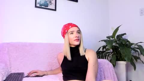 Snapshot of elaia_franc chatting on 03-04-26, 12:49 Elaia franco online show from 03-04-26, 12:49