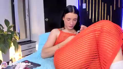 Snapshot of elaia_franc chatting on 06-21-26, 04:26 Elaia franco online show from 06-21-26, 04:26