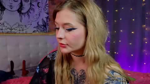 Lina online show from 02-18-25, 10:58