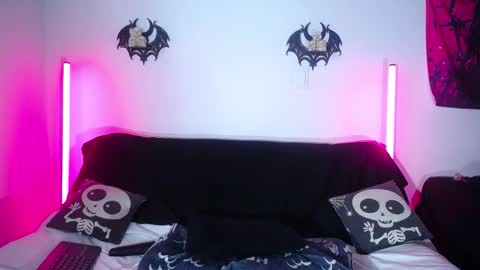 Snapshot of elaine6 chatting on 02-13-26, 05:25 eli online show from 02-13-26, 05:25