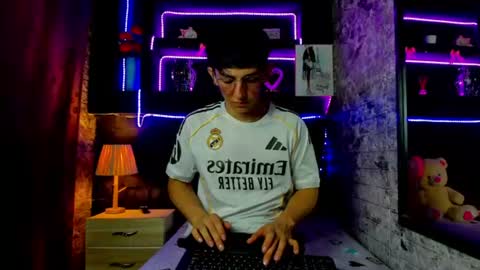 Snapshot of elangiraldo chatting on 08-07-26, 07:05 Elan Giralon online show from 08-07-26, 07:05